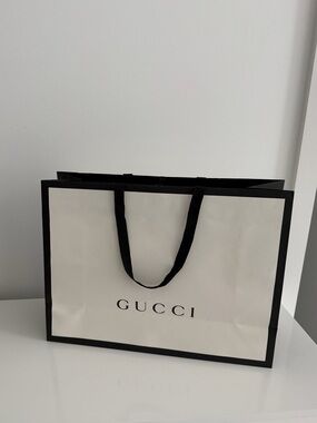 Gucci Shopping Bag - White and Black